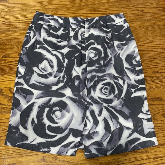 Banana Republic floral skirt - Picture 2 of 4